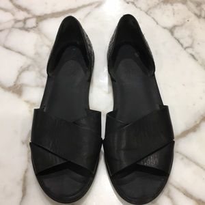 VINCE sandals flats